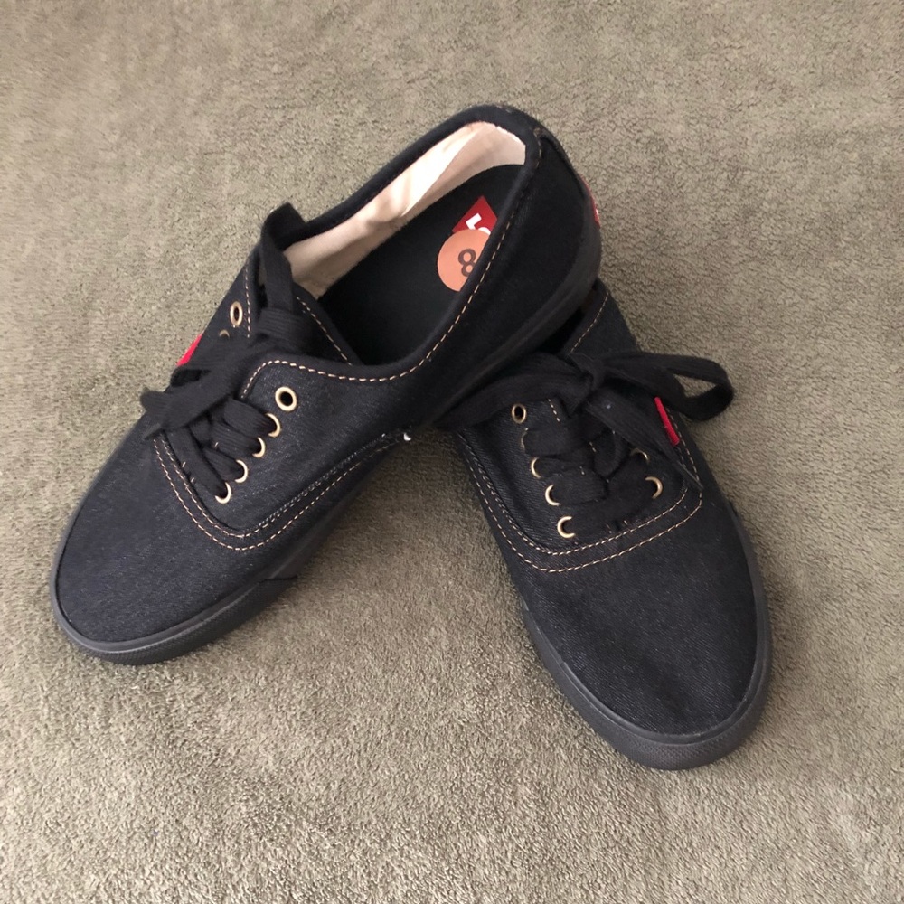 ‼️⬇️💲New Levi’s Shoes
